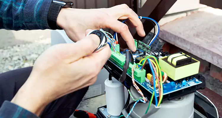 Automatic Driveway Gate Repair in Hunters Creek, FL