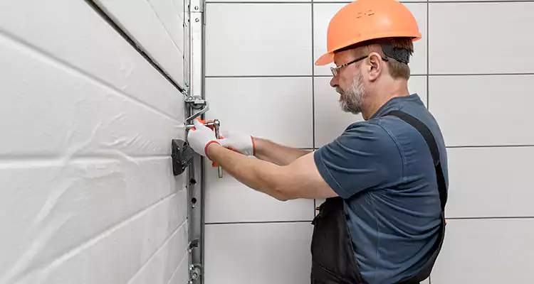 Emergency Garage Door Repair in Hunters Creek, FL