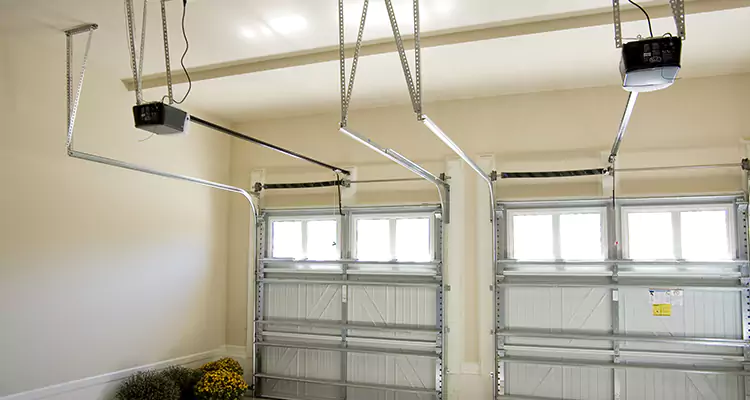 Residential Emergency Garage Door Repair in Hunters Creek, FL