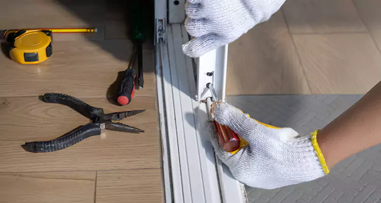 Screen Door Wheel Replacement in Hunters Creek, FL