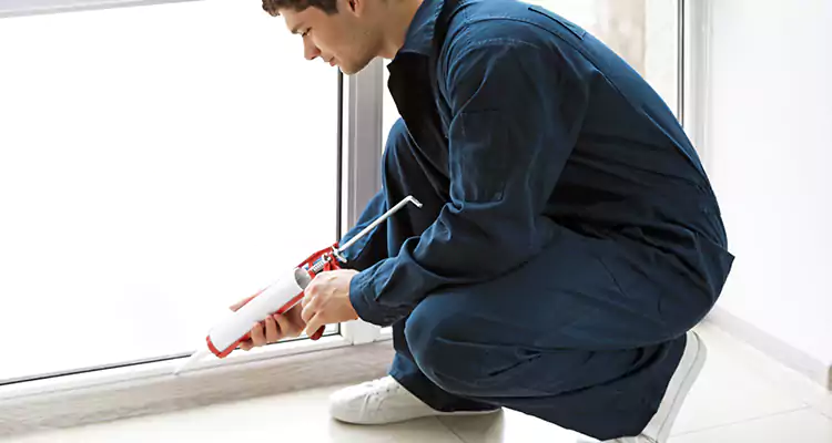 Window Glass Caulk Repair in Hunters Creek, FL