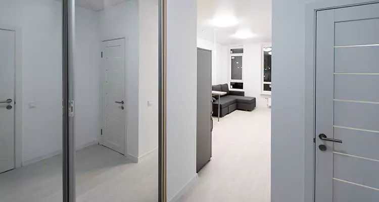 Modern Mirrored Closet Doors Repair in Hunters Creek, FL
