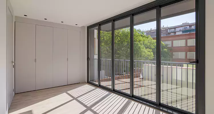 Fix Sliding Screen Door Track in Hunters Creek, FL